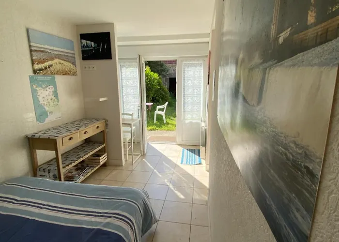 Entre Roches Et Marees Bed & Breakfast Montfarville